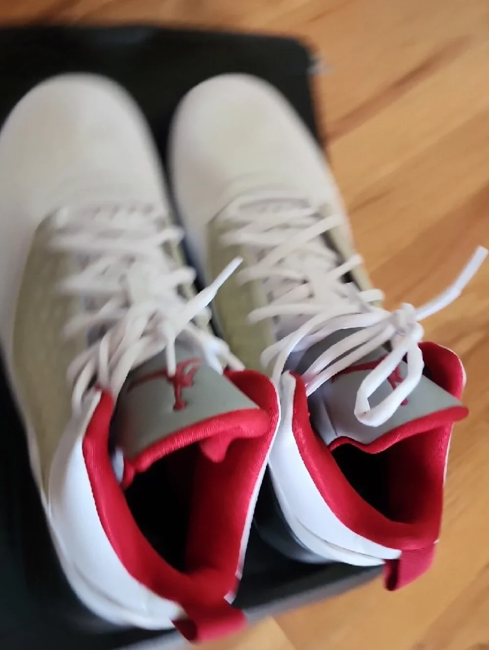 Jordan Maxin 200 Men’s White Black Red Basketball Sneakers